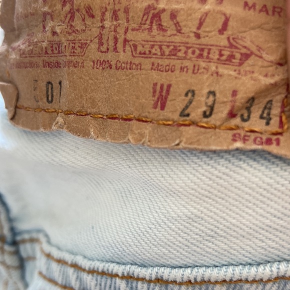 Faded Vintage Levi 501’s - Picture 9 of 11